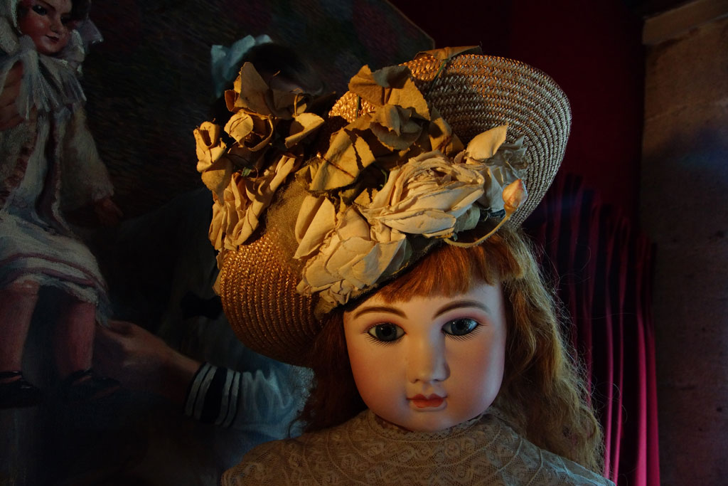 The Fashion Doll: From Bébé Jumeau to Barbie